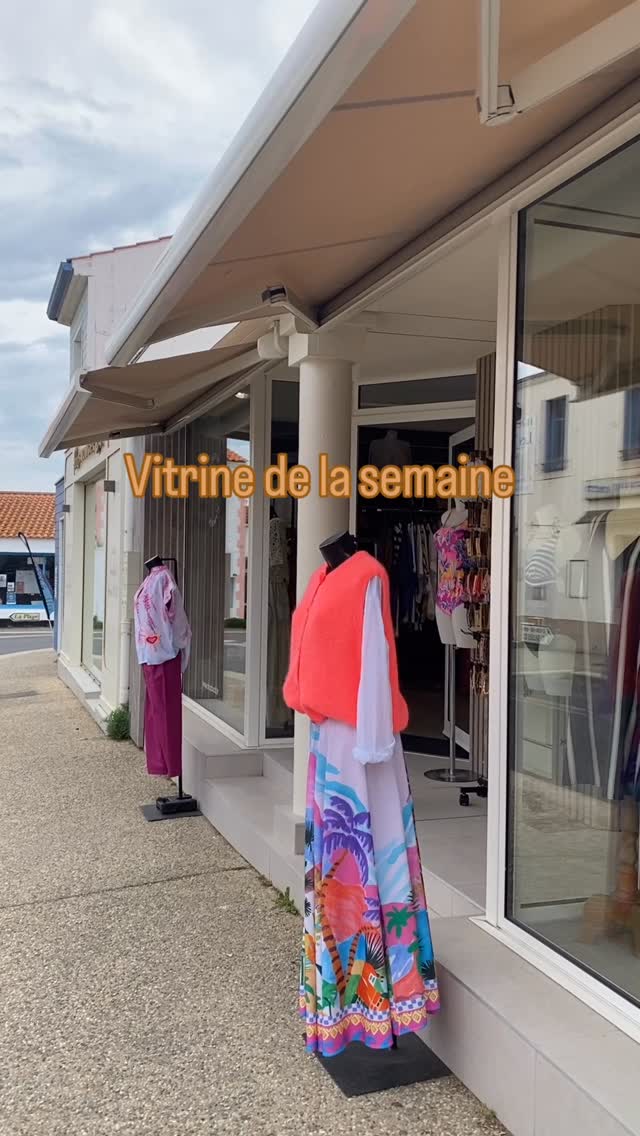 Aujourd’hui, on revient doucement à l’essentiel 🤍
Après la vague d’amour d’hier… merci, vraiment.

La vitrine de la semaine sent déjà les beaux jours : du crochet qui fait son grand retour, du lin, du coton, des matières qui respirent, des tons naturels, du choco, du terracotta…
Bref, des pièces qui vivent avec vous, simplement. ☀️

La boutique est ouverte aujourd’hui
(et je vous attends nombreuses 🫶)

⚠️ Petit rappel : premier pont du mois de mai
→ horaires légèrement modifiés, pensez à checker les stories

Et encore merci pour hier…
Shop by Clo, c’est aussi (et surtout) vous. 
~
#shopbyclo #modefemme #eshopmode