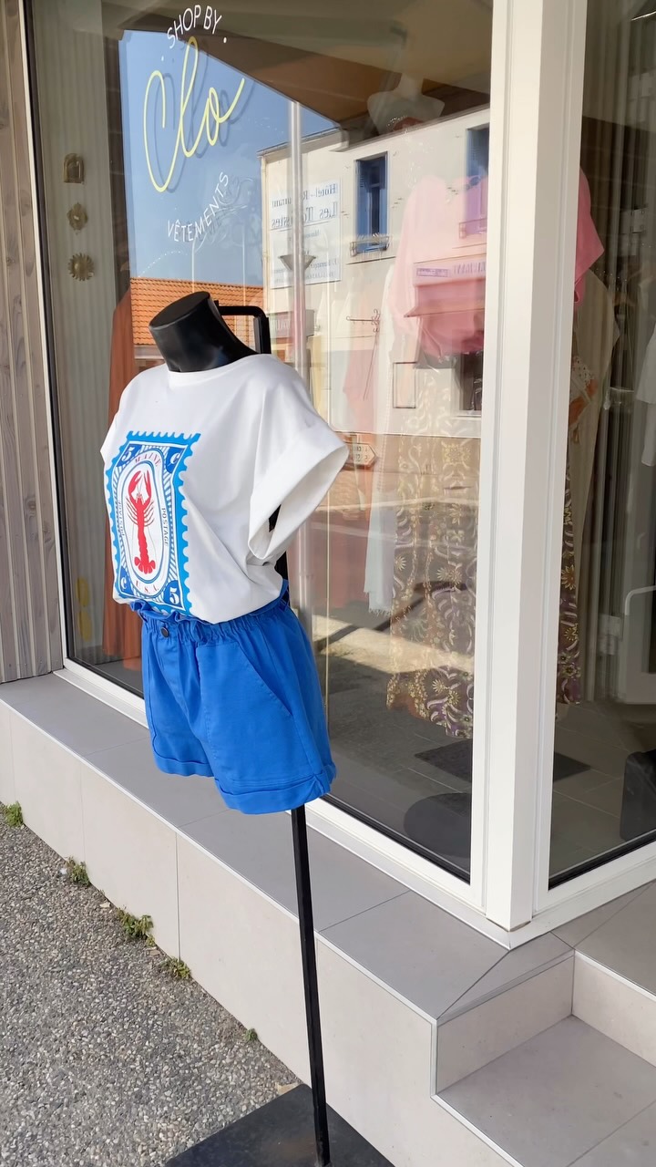 ☀️ La vitrine de la semaine est prête à affronter l’été !

Des couleurs lumineuses, des matières légères et des pièces pensées pour profiter des journées ensoleillées avec style… même quand le thermomètre s’emballe. 🌡️

Petit rappel : en raison des fortes chaleurs, la boutique est ouverte uniquement le matin cette semaine.

Et bonne nouvelle : les soldes ont commencé ! ✨
Retrouvez une sélection d’articles remisés en boutique et sur l’e-shop.

À très vite chez Shop by Clo 💛

🛍️ Boutique ouverte le matin
💻 Soldes également disponibles sur shopbyclo.fr