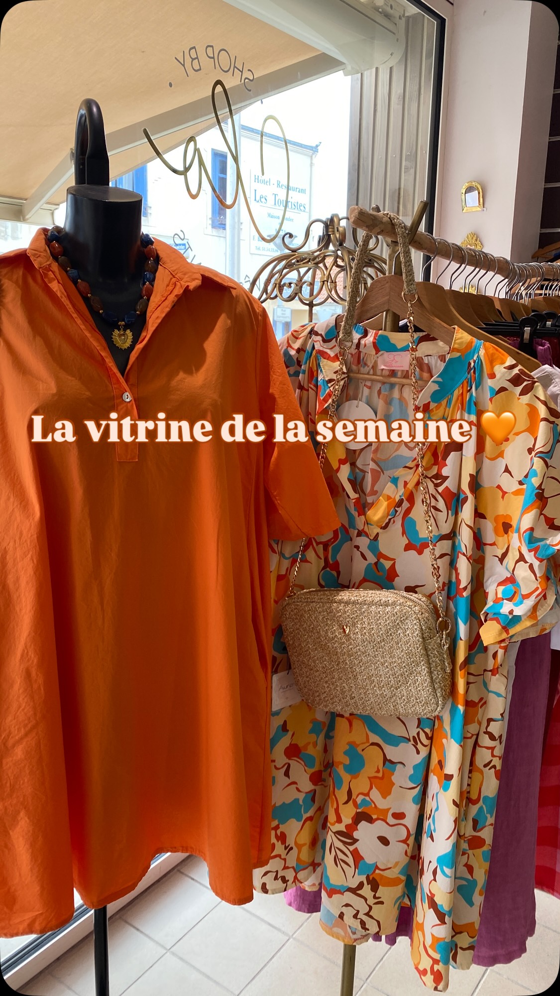 🌞 La vitrine de la semaine est arrivée… et elle sent bon l’été.

Des robes courtes en coton pour les journées ensoleillées, des robes longues en gaze de coton toutes légères, des imprimés qui donnent le sourire et des couleurs qui illuminent la silhouette.

Chez Shop by Clo, chaque pièce est choisie avec attention. Pas seulement parce qu’elle est jolie, mais parce qu’elle a ce petit quelque chose qui met les femmes en valeur et leur donne envie de se sentir belles.

📍La boutique est ouverte 7 jours sur 7 tout l’été.
💻 Retrouvez également notre sélection sur notre site internet.
📱Et suivez-nous ici pour découvrir les nouveautés, les essayages, les conseils morphologie et les coulisses de la boutique.

À très vite à Sion-sur-l’Océan. 🤍

#ShopByClo #SionSurLOcéan #ModeFemme #BoutiqueIndépendante #RobesDEté