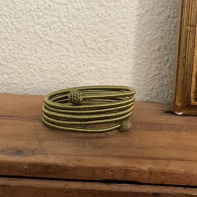 Bracelet spiral soie vert kaki