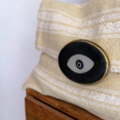 Pochette berbère beige boucle oeil noir