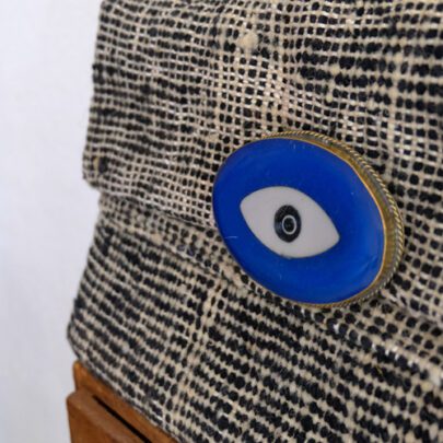 Pochette berbère noir et écru boucle oeil bleu