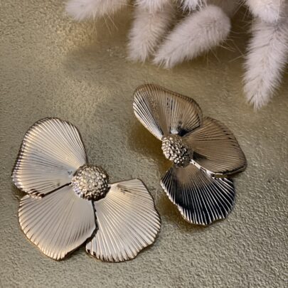 Boucles d’oreilles demi-fleur doré