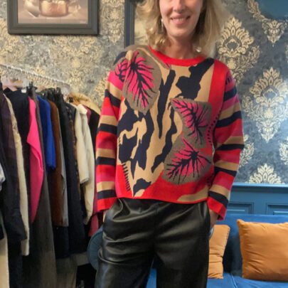 Pull à motifs rouge
