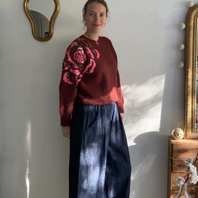 Pull bordeaux motifs fleurs sequins