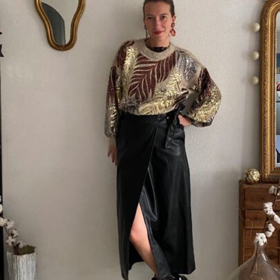 Jupe portefeuille en similicuir mi-longue