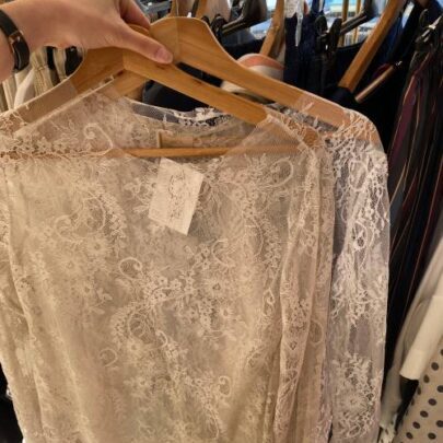 Top en dentelle manches longues