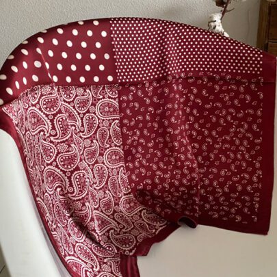 Carré bandana à pois en soie