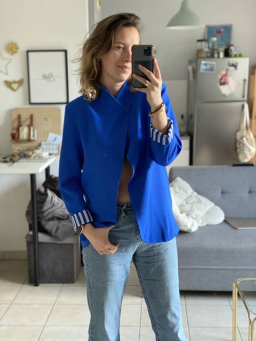 Blazer-croise-col-montant-asymetrique_3