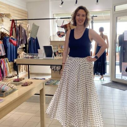 Jupe longue à pois écru et marine