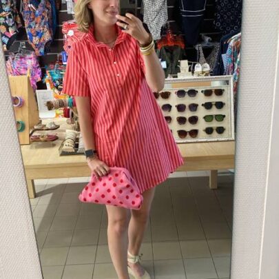 Robe rose et rouge à rayures