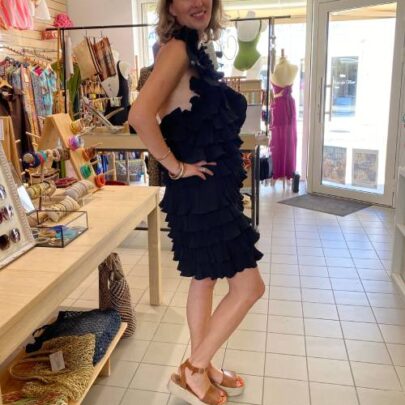 Robe dos nu à froufrous noire