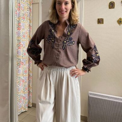 Chemise à carreaux chocolat & marine brodée – Johanna Paris