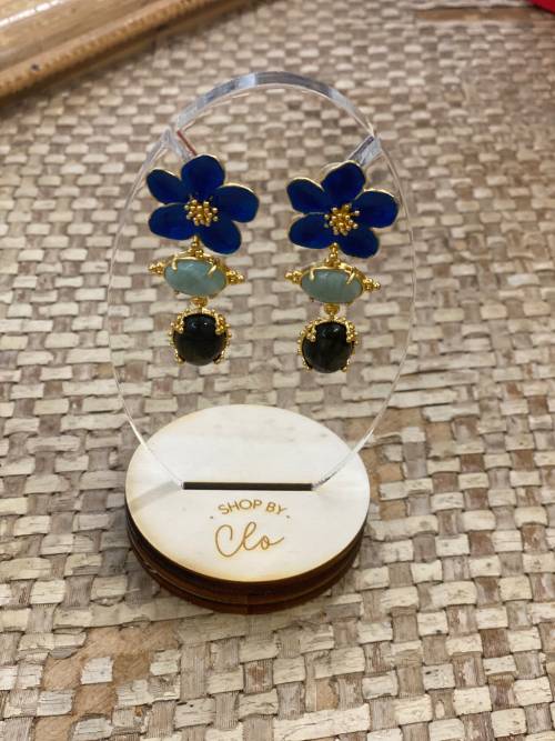 boucles-d-oreilles-pendantes-fleurs-dore-or-fin-bleues_1