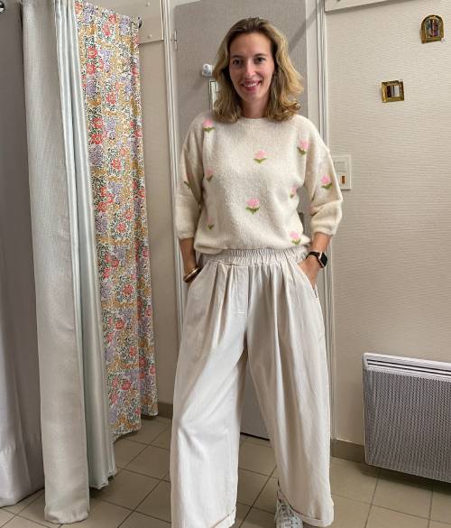pull-manches-trois-quart-fleurs-ecru-johanna-paris_2