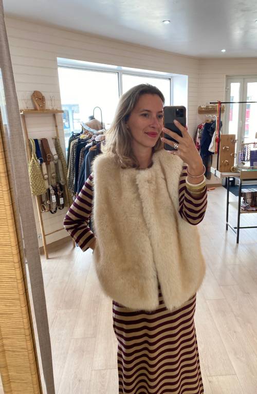 veste-sans-manche-fausse-fourrure-beige_1