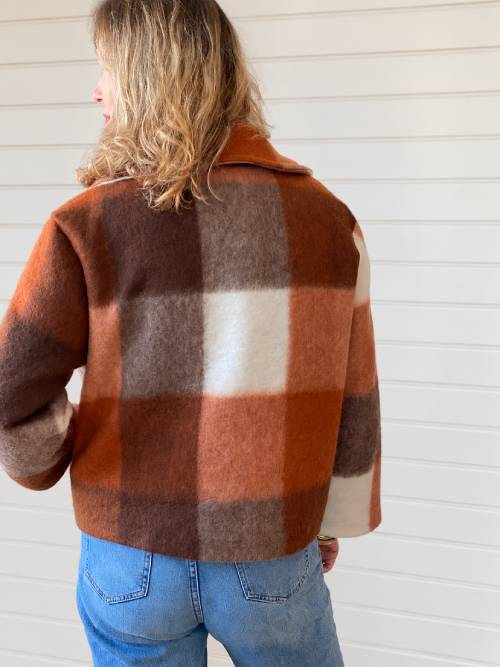 veste-style-caban-courte-carreaux-terracotta-johanna-paris_4